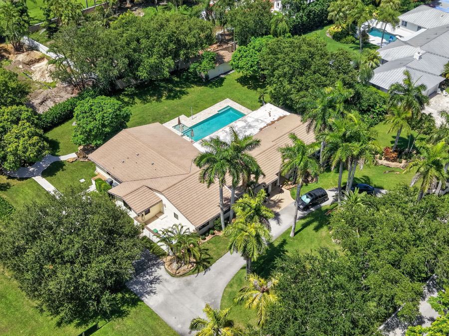 Aerial view of a pool home in Pinecrest