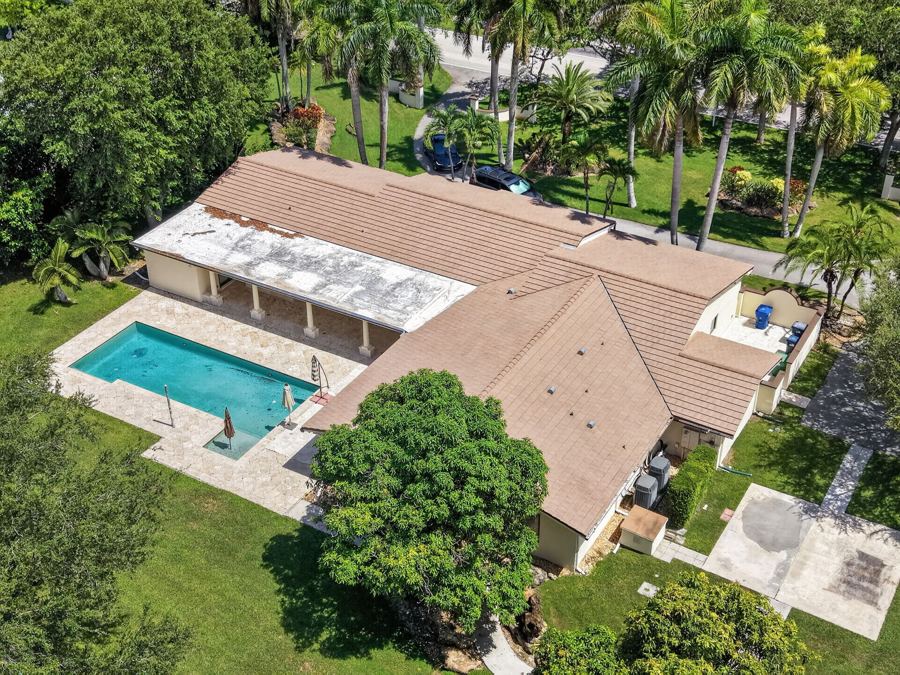 Drone shot of a pool and roofline, Pinecrest