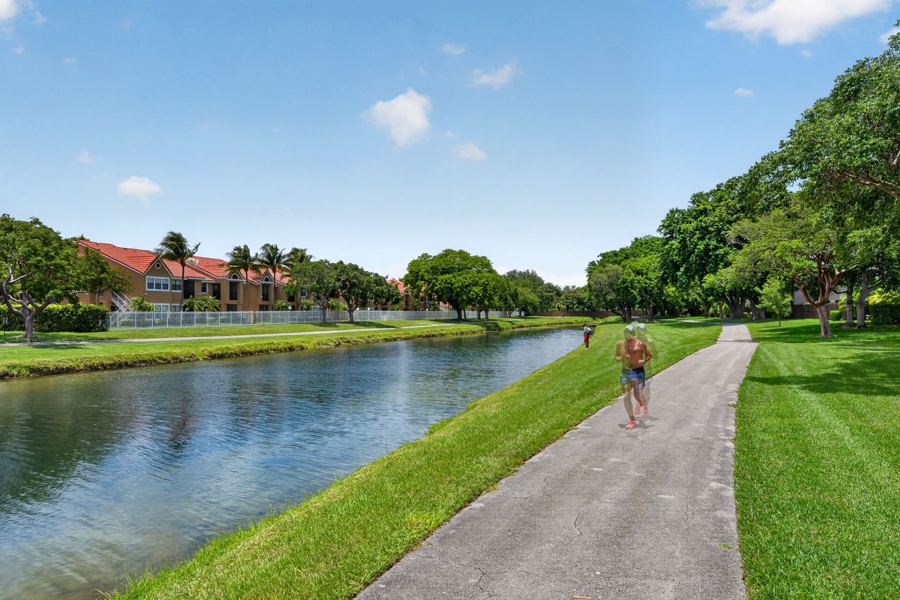 Lakeside walking path, Miami
