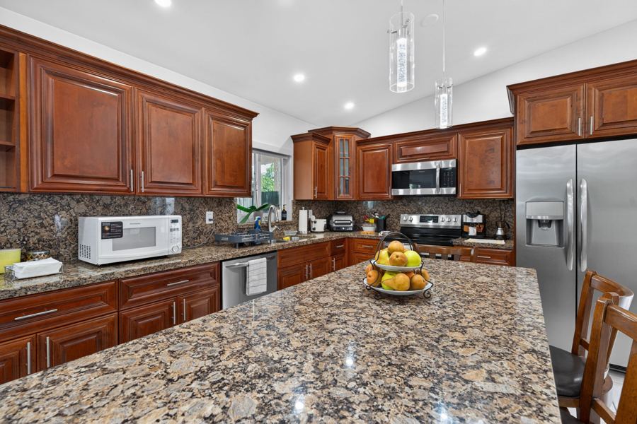 Granite kitchen and stainless appliances, Miami